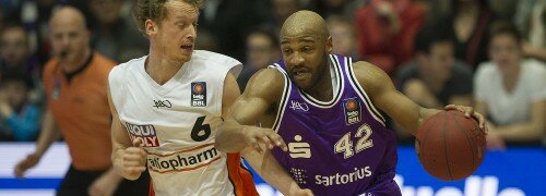 #42, Khalid El Amin, BG Gˆttingen (r) und #06, Per G¸nther, ratiopharm Ulm w‰hrend dem Spiel BG Gˆttingen gegen ratiopharm Ulm, 20.12.2014, Lokhalle, Gˆttingen. Foto: Swen PfˆrtnerBesondere Hinweise: Jede Nutzung des Fotos ist honorarpflichtig gem‰ﬂ derzeit g¸ltiger MFM-Liste zzgl. Mehrwertsteuer. Urhebervermerk wird nach Paragraph 13 UrhG ausdr¸cklich verlangt. Belegexemplar erforderlich. Bei Verwendung des Fotos auﬂerhalb journalistischer Zwecke bitte R¸cksprache mit dem Fotografen. - Each usage of the photo requires a royalty fee in accordance to MFM and byline the author. No model release. For any usage other than editorial purposes please contact the author.(c) Swen Pfˆrtner, +49 151 425 66 55 1, Lotzestr. 23, D-37083 Gˆttingen, buero@swenpfoertner.com, swenpfoertner.com,http://facebook.com/swenpfoertnerfotojournalist